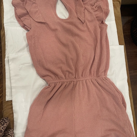 NWOT 7th Ray Dusty Pink Ruffled Kids Romper - Picture 2 of 4